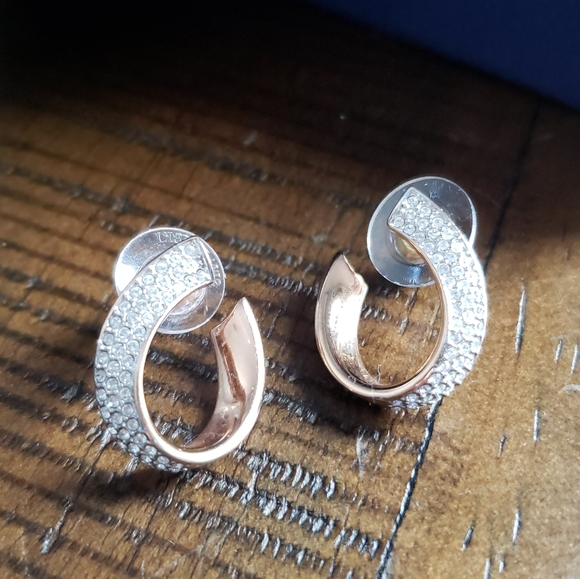SWAROVSKI crystal gold earrings. - Picture 2 of 3